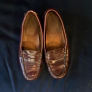 Well loved Bass Weejuns - Whitney in Wine color